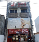 Jl. Teuku Umar No. 7
(Depan Makam Pahlawan)